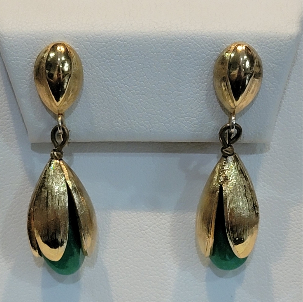 Vintage Green Teardrop Gold Tone Petal Dangle Clip On Earrings